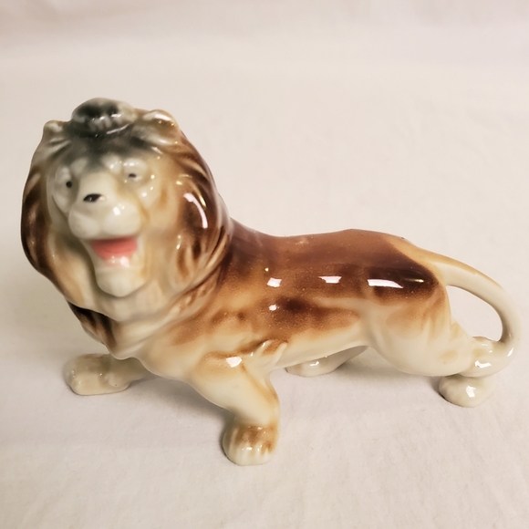 Vintage Roaring Lion Ceramic / Porcelain / China Figurine - Picture 1 of 9